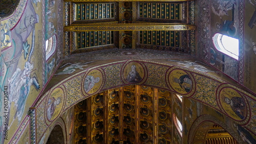 16574_Images_on_the_stained_glasses_on_the_arch_of_the_cathedral_in_Palermo_Sicily_Italy.jpg