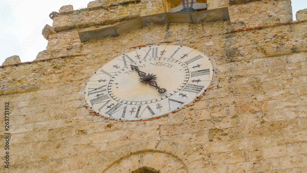 16744_The_big_old_wall_clock_on_the_church_in_Palermo_Sicily_Italy.jpg