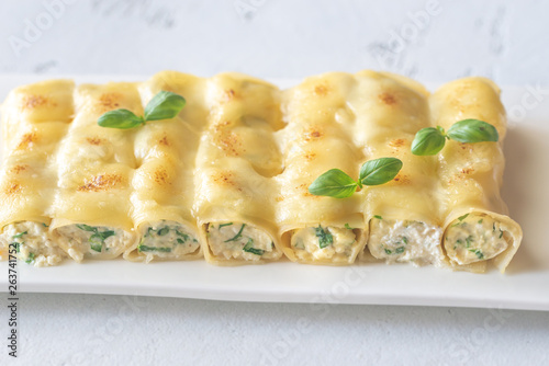 Cannelloni stuffed with ricotta