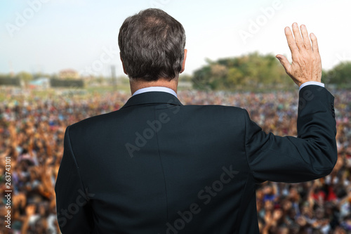 Schilderij op canvas Politician talking and making an oath with his arm raised