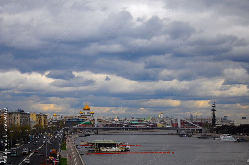 Obraz premium View of the Crimean Bridge in Moscow