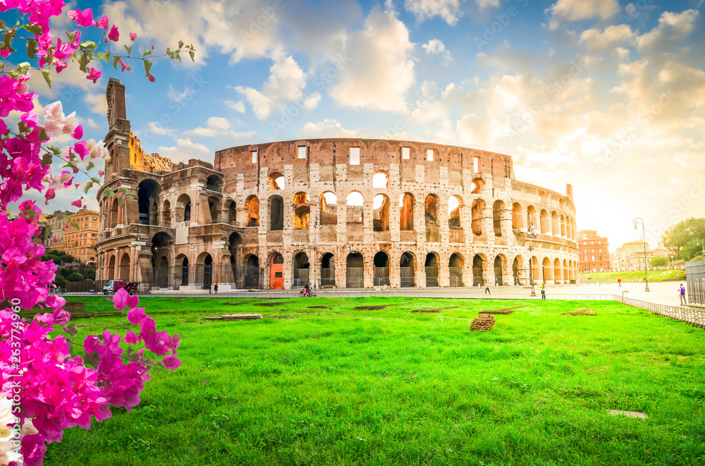 Fototapeta premium Colosseum at sunset in Rome, Italy