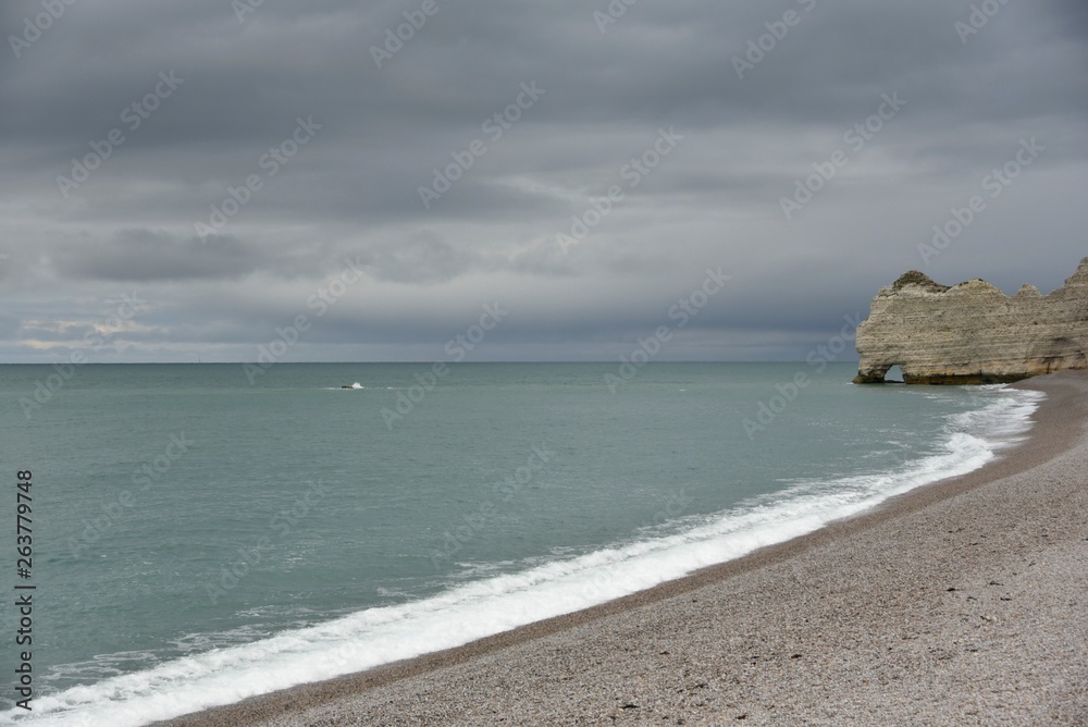 Etretat (la falaise d'Amont et la plage) Etretat (la falaise d'Amont et la plage)