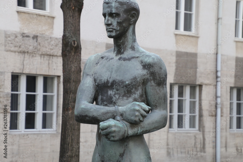 Stauffenberg Statue im Bendlerblock