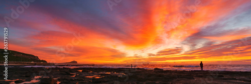 Φωτογραφία Newcastle sunrise looking back towards Nobbys Beach from the Newcastle Ocean Bat