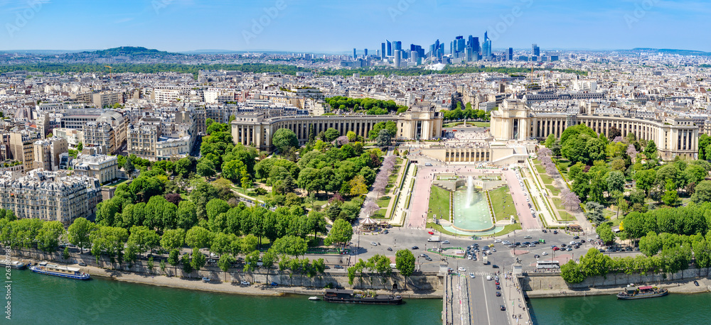 Aerial panoramic view of Paris, Trocadero with Chaillot Palace fountains and gardens and La defense contemporary business center skyscrapers at background horizon - obrazy, fototapety, plakaty 
