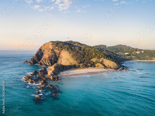 Foto Aerial shot at sunrise over the ocean and white sand beach with swimmers and sur