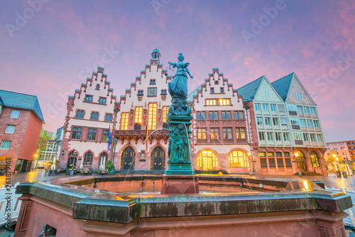 Fototapeta Naklejka Na Ścianę i Meble -  Old town square romerberg in Frankfurt, Germany