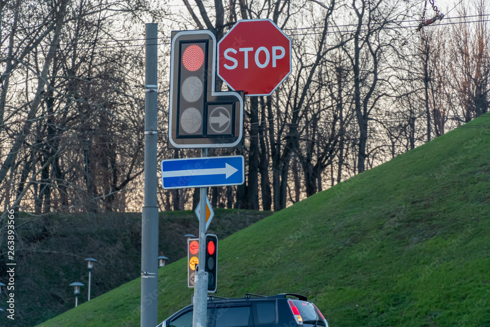 The green signal of the traffic light to the right and the red ...