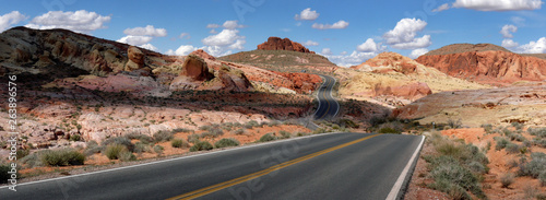Fotografia Valley of fire road in Nevada