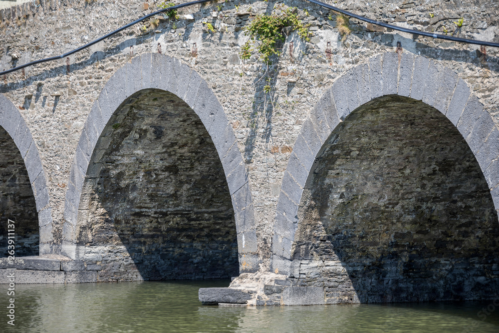 Mittelalterliche Brücke in Irland