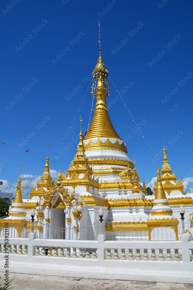 Fototapeta premium Temples Mae Hong Son Thaïlande