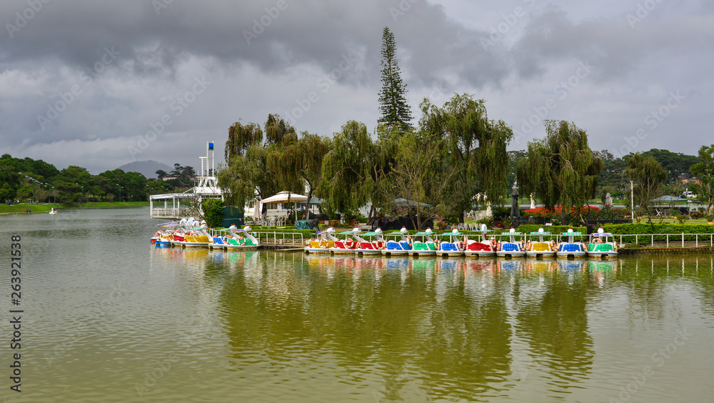 Obraz premium Lake Xuan Huong in Dalat, Vietnam