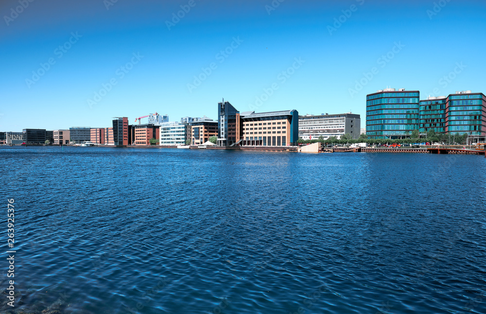 Obraz premium Modern buildings on the bank of the canal in Copenhagen, Denmark.