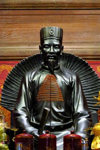 Statue de Confucius. Temple de la littérature. Hanoï. Vietnam