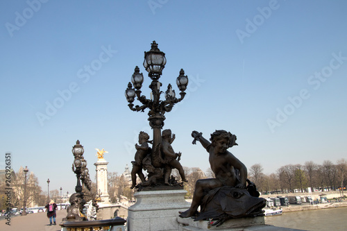 Obraz na płótnie Pont de la concorde in paris w salonie