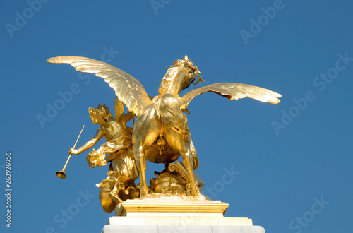 Obraz na płótnie Pont de la concorde in paris w salonie