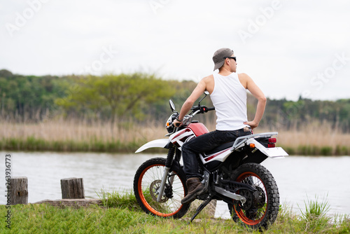 オフロードバイクとワイルドな男性 Stock Photo Adobe Stock オフロードバイクとワイルドな男性 Stock Photo Adobe Stock