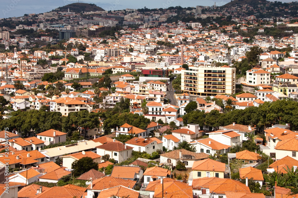 Blick über das Zentrum von Funchal auf Madeira