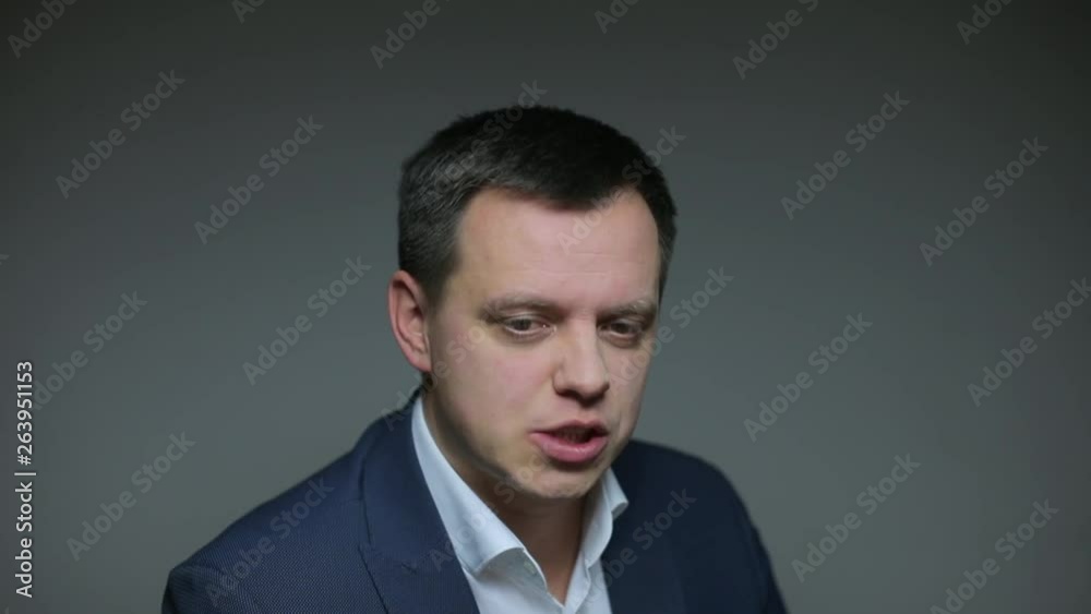 before a speech by a journalist, lecturer before a speech by a journalist, lecturer