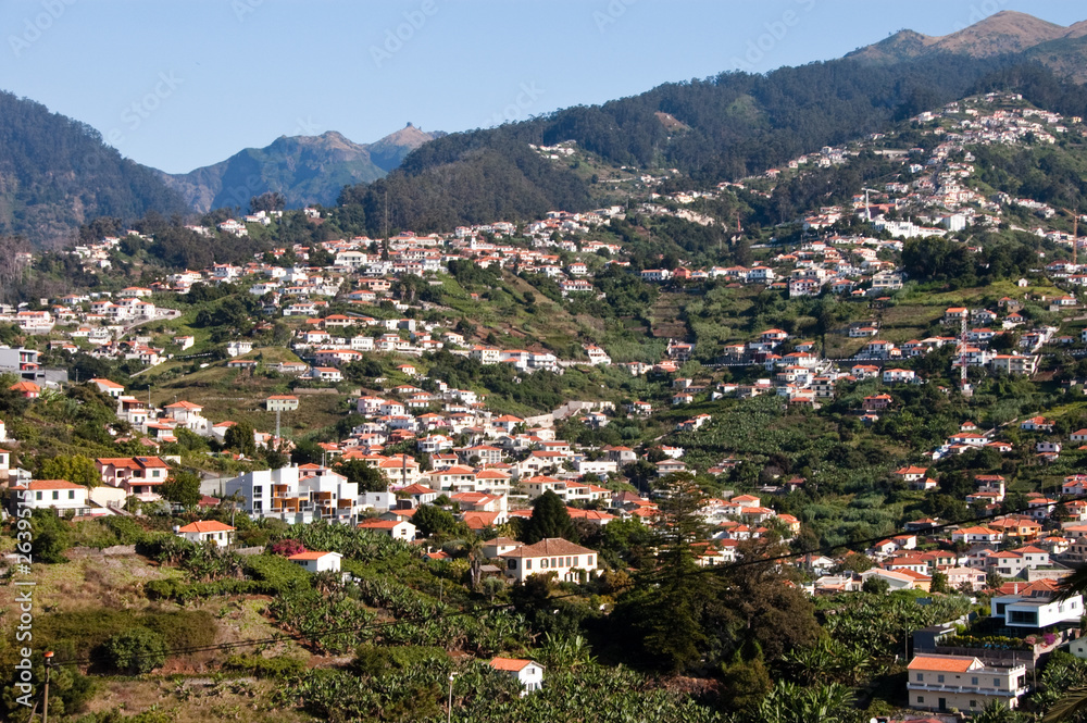 Blick vom Pico dos Barcelos auf Funchal auf Madeira