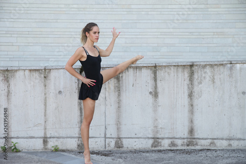 athletic girl with a flexible sporty body © zhagunov_a