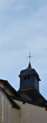 Clocher de l'église du village de Salies de Béarn dans le Béarn dans les Pyrénées Atlantiques