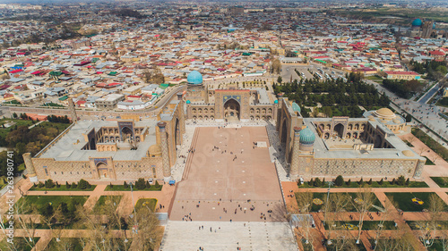 Fotografie Aerial cityscape The Registan Square is the best place to discover the old Uzbek architecture and to enjoy the great mosaic decorations, Samarkand, Uzbekistan