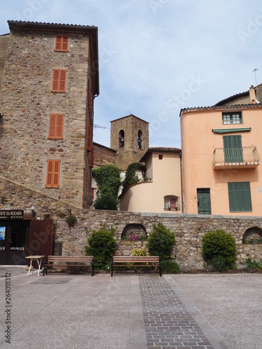 Fototapeta Naklejka Na Ścianę i Meble -  Eglise de Roquebrune sur Argens
