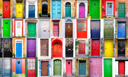 Collage de puertas de colores photo