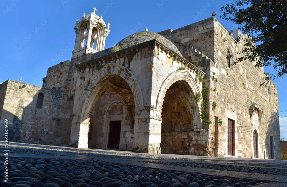 Fototapeta premium eglise Saint Jean Marc datant du moyen âge à Byblos, Liban