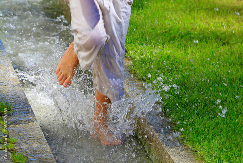 Wasser - Planschen - Füße - Spaß - FUN photo