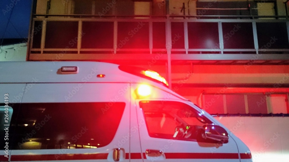 Fototapeta premium 救急車