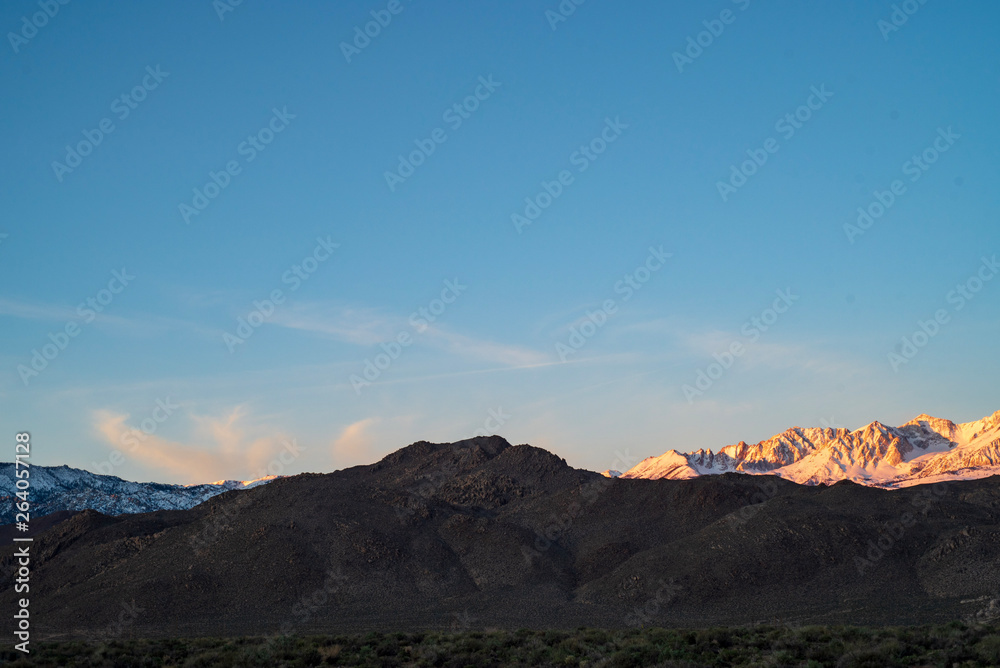 Fototapeta premium sunrise sky over mountain range Sierra Nevadas California