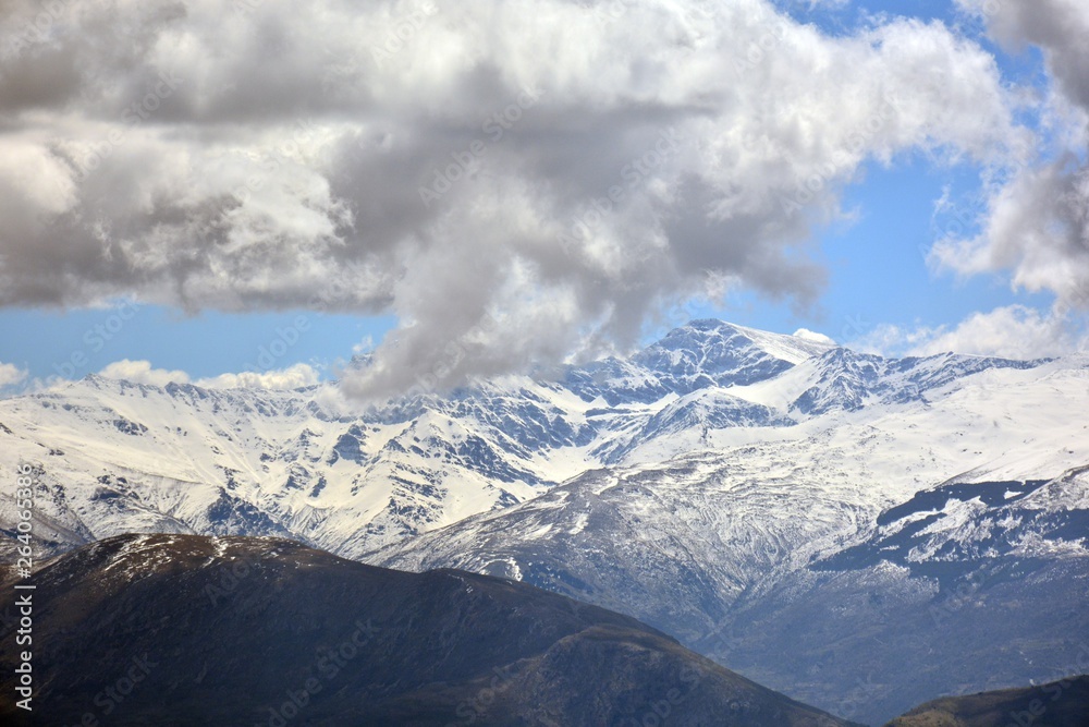 Pico del Mulhacén en Sierra Nevada, montaña mas alta de la Península Ibérica