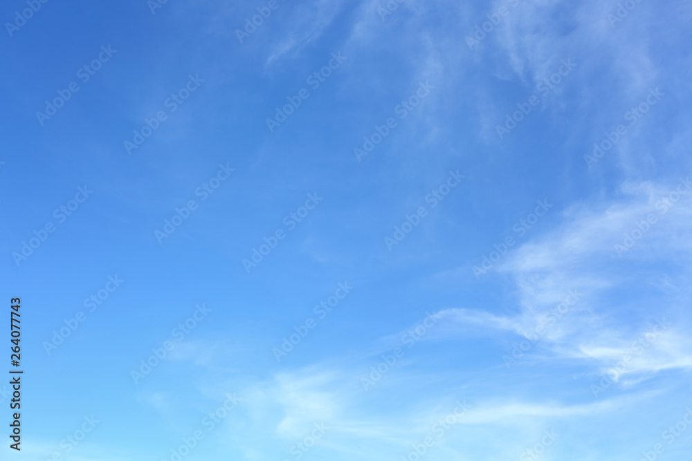 Obraz premium white cloud on blue sky weather background