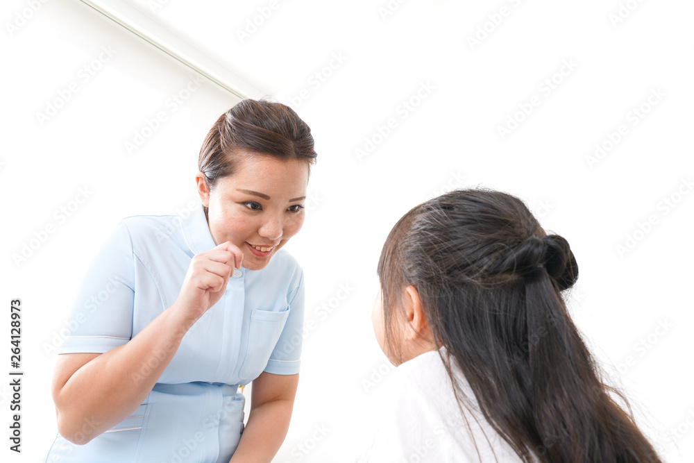 虫歯の治療をする子供 虫歯の治療をする子供