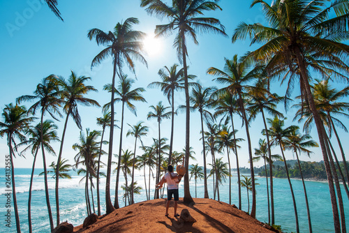 Obraz na płótnie Couple at Coconut tree hill in Mirissa, Sri Lanka w salonie