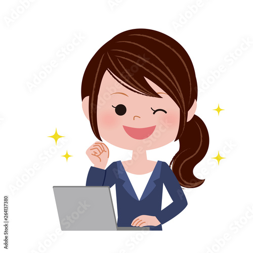 パソコンを操作するスーツの女性 / やる気