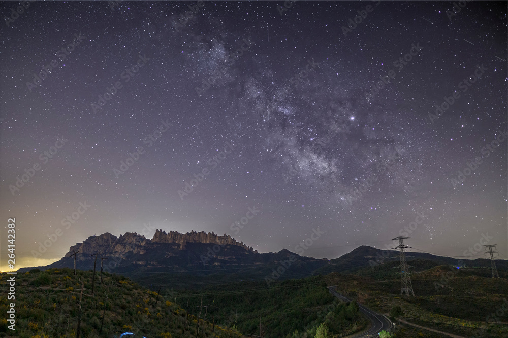 Vía Láctea desde el Bosc de les Creus con vistas a Montserrat