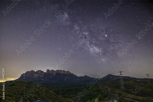 Photography Vía Láctea desde el Bosc de les Creus con vistas a Montserrat