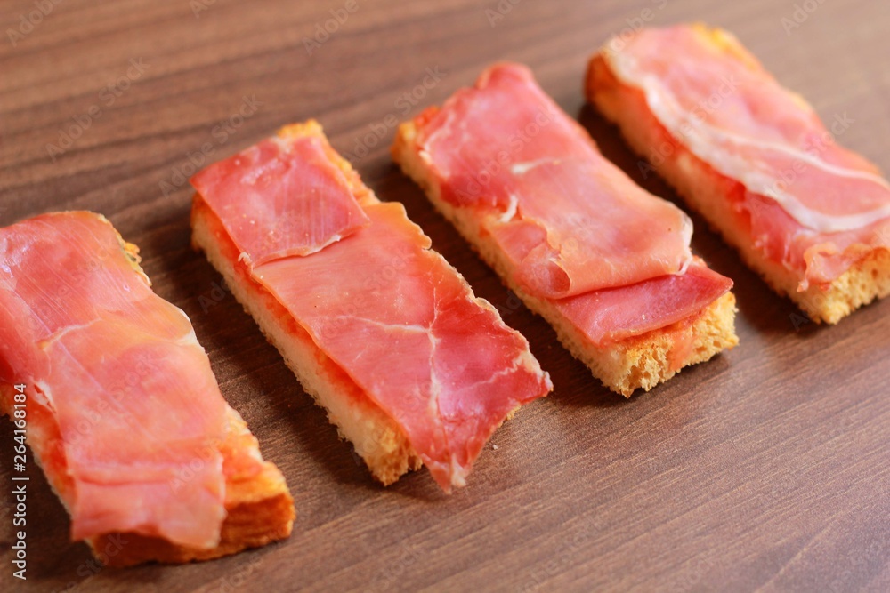 Tostas Jamón con tomate