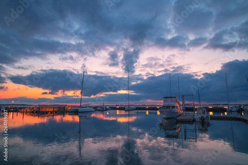 romantischer Sonnenuntergang am Hafen Wiek