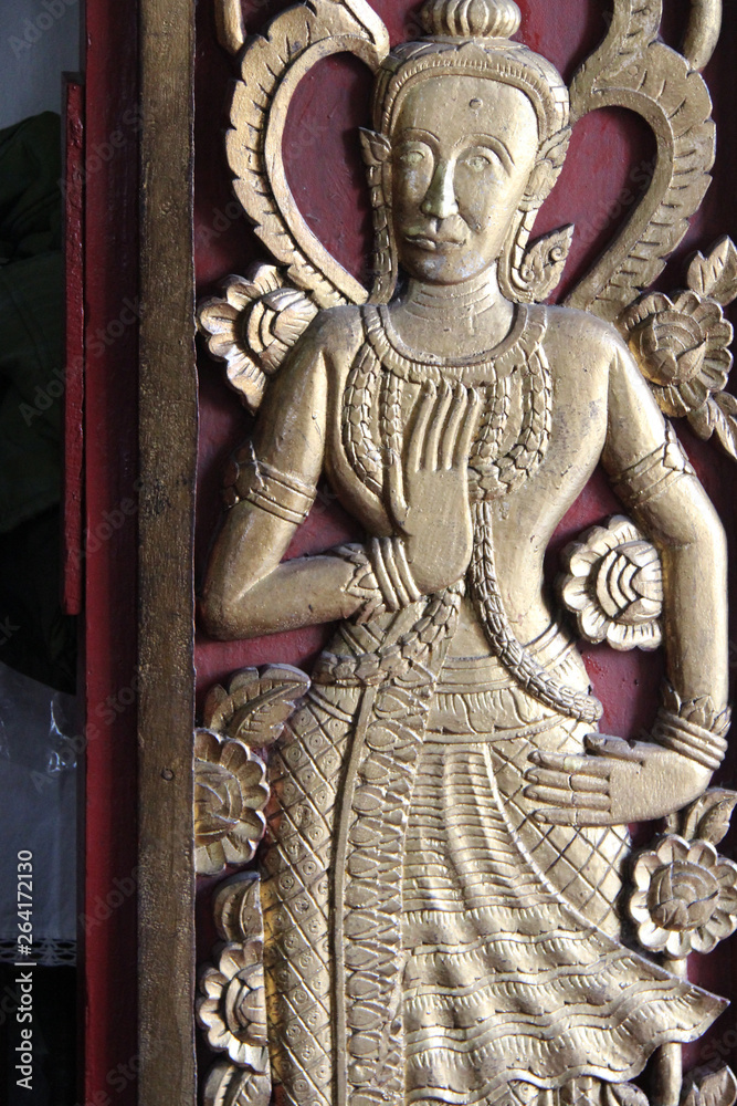 Fototapeta premium bas-relief on a shutter in a buddhist temple (Wat Phra That Haripunchai) in Lamphun (Thailand)