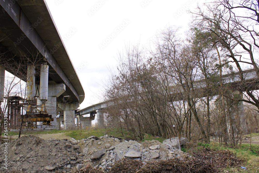 Bridges. Unfinished bridges. Unfinished bridge in the city of Zaporozhye. April 2019 Bridges. Unfinished bridges. Unfinished bridge in the city of Zaporozhye. April 2019