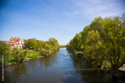 Donau in Regensburg, Blick zur Steinernen Brücke