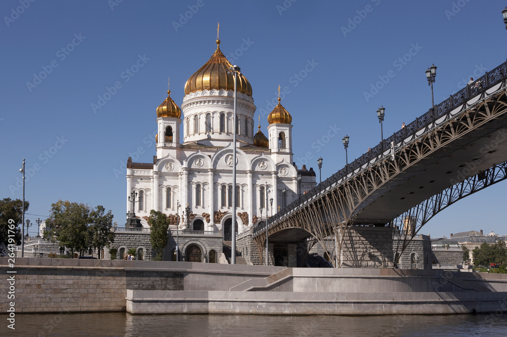 CATHEDRAL OF CHRIST THE SAVIOUR MOSCOW RIVER RUSSIA