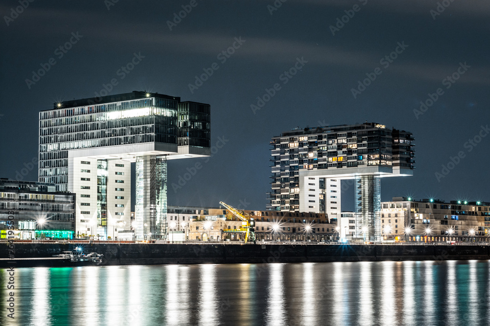 Fototapeta premium Cologne (Köln) Krahnhäuser at night 