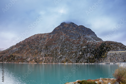 Die wunderbare Bergwelt des Wallis im Herbst photo