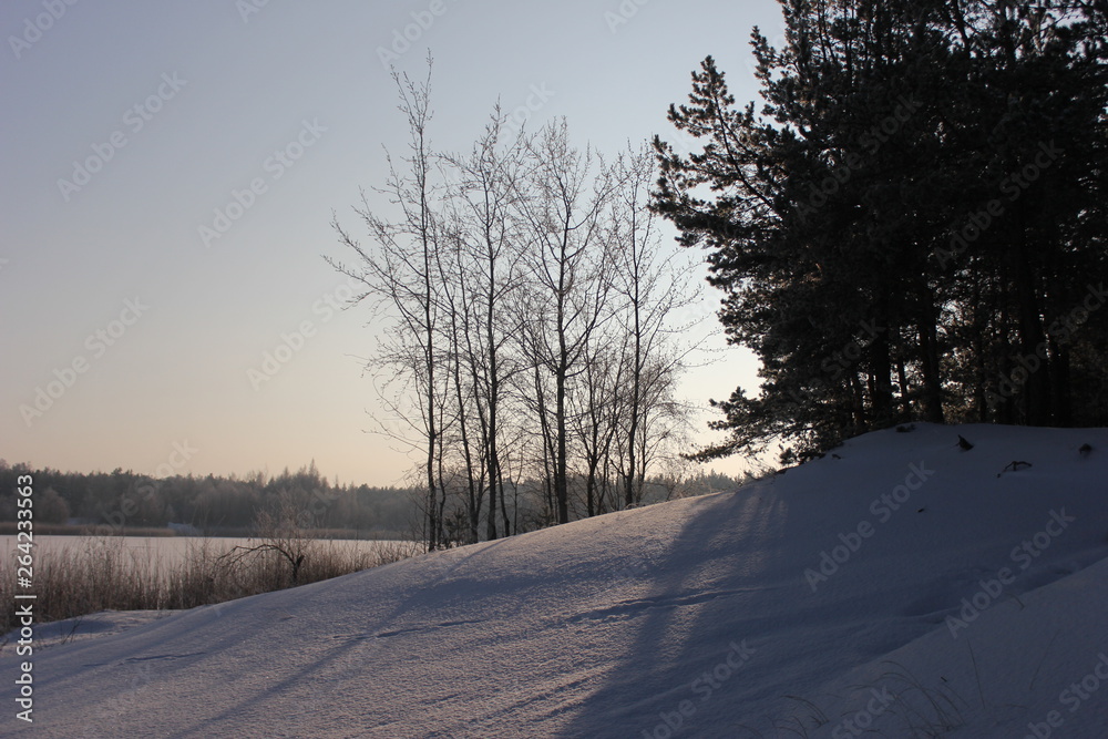 Obraz premium Snowy hill